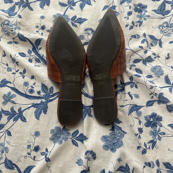 Lulu's Mules Crocodile Pointed Toe Flats Size 6 - Picture 2 of 5